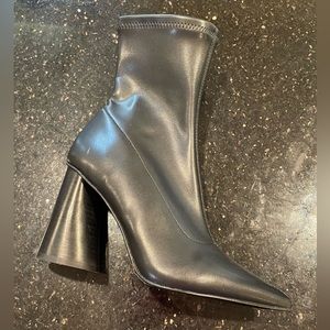 Steve Madden Valyant Ankle Boot NEW size 7